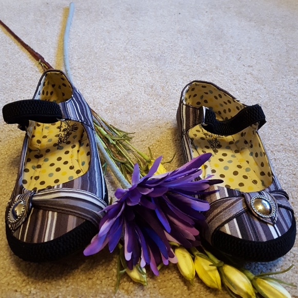 Girls Marilyn Moda flat shoes size 3/4 - Picture 2 of 8
